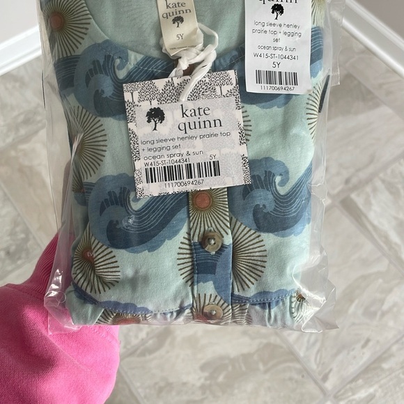 Kate Quinn Ocean Spray and Sun Henley Top - Picture 2 of 2